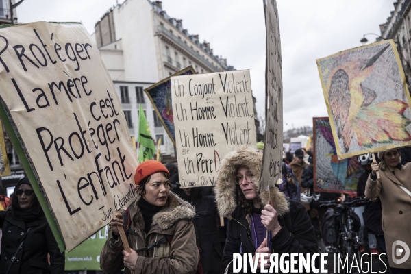 Manifestation à l appel des organisations féministes
