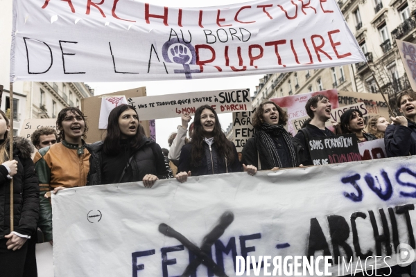 Manifestation à l appel des organisations féministes