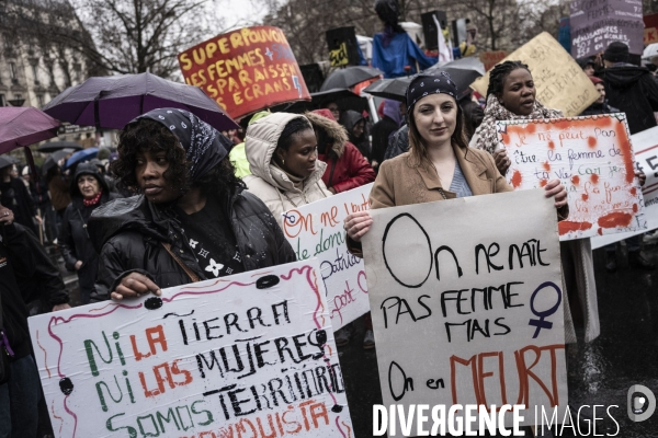 Manifestation à l appel des organisations féministes