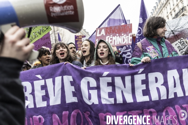 Manifestation à l appel des organisations féministes