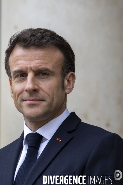 Portraits d Emmanuel MACRON.