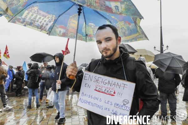 Les parapluies de la colère. Bordeaux, 7 ème manifestation contre la réforme des retraites.