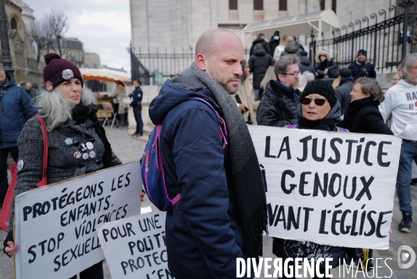 Manifestation de L association tous ensemble les abusés sexuels de l église