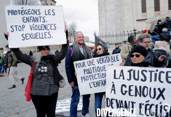 Manifestation de L association tous ensemble les abusés sexuels de l église