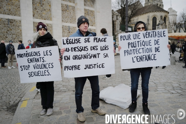 Manifestation de L association tous ensemble les abusés sexuels de l église