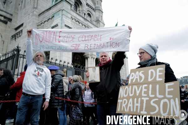 Manifestation de L association tous ensemble les abusés sexuels de l église