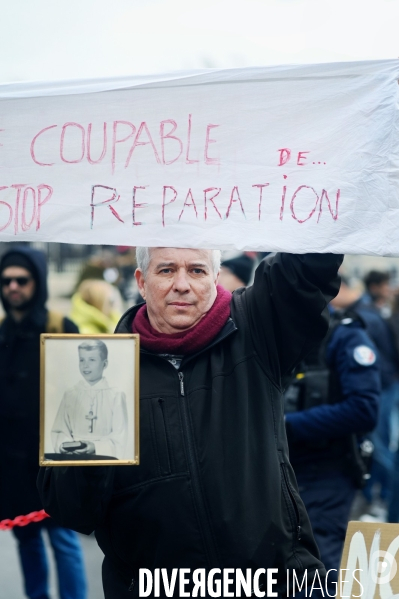 Manifestation de L association tous ensemble les abusés sexuels de l église