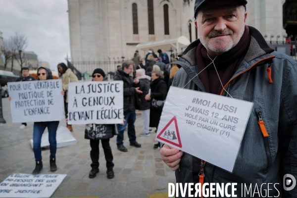 Manifestation de L association tous ensemble les abusés sexuels de l église