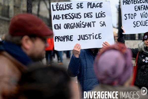 Manifestation de L association tous ensemble les abusés sexuels de l église