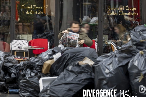 La grève des éboueurs à Paris.