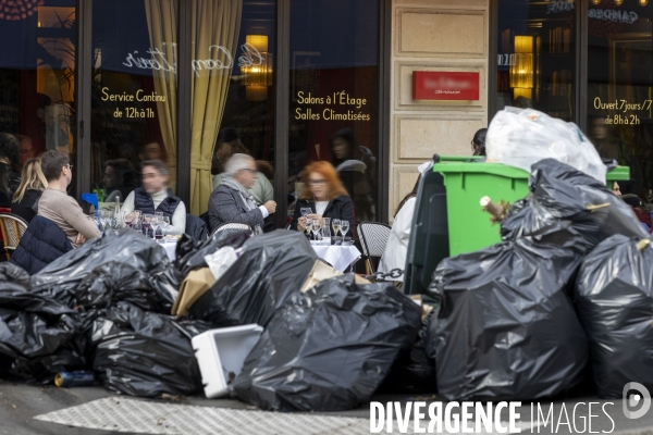 La grève des éboueurs à Paris.