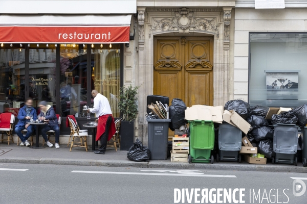 La grève des éboueurs à Paris.