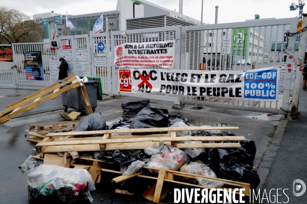 Réforme des retraites / l incinérateur de la porte d Ivry bloqué