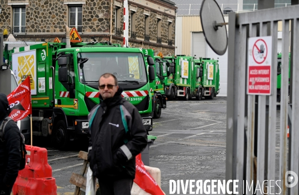Réforme des retraites / l incinérateur de la porte d Ivry bloqué