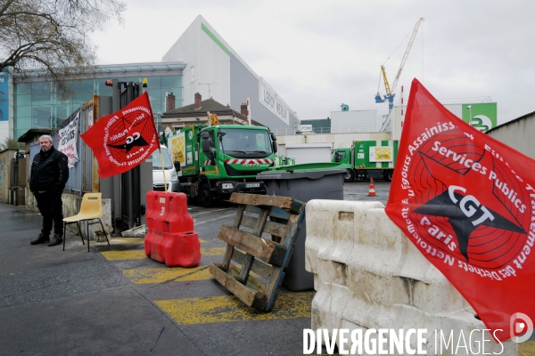 Réforme des retraites / l incinérateur de la porte d Ivry bloqué