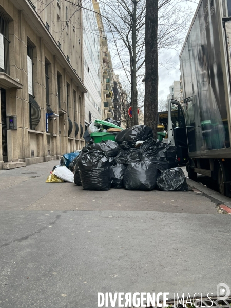 Grève des éboueurs, accumulation de poubelles pariennes