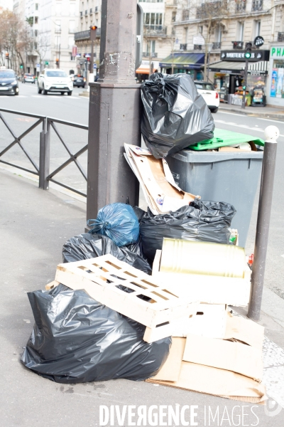 Grève des éboueurs, accumulation de poubelles pariennes
