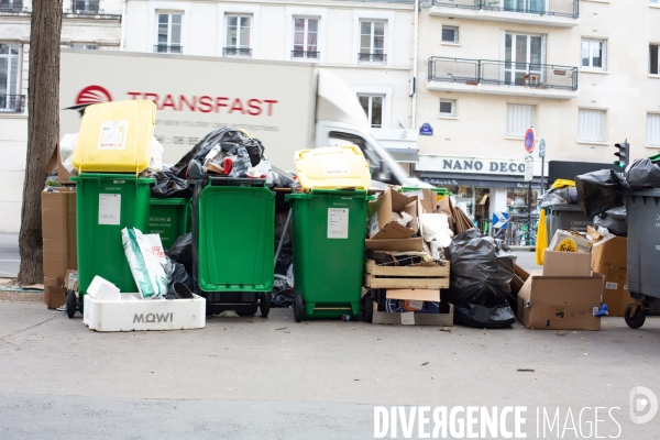 Grève des éboueurs, accumulation de poubelles pariennes