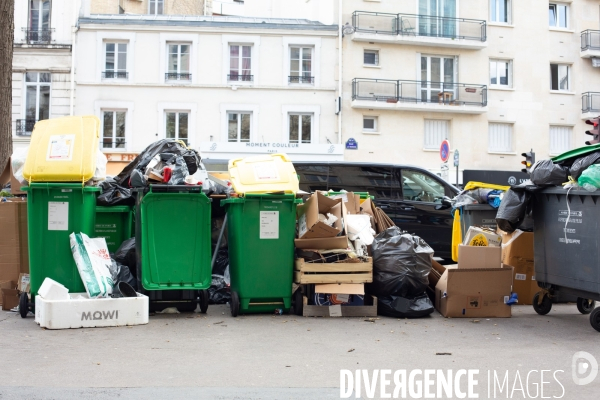 Grève des éboueurs, accumulation de poubelles pariennes