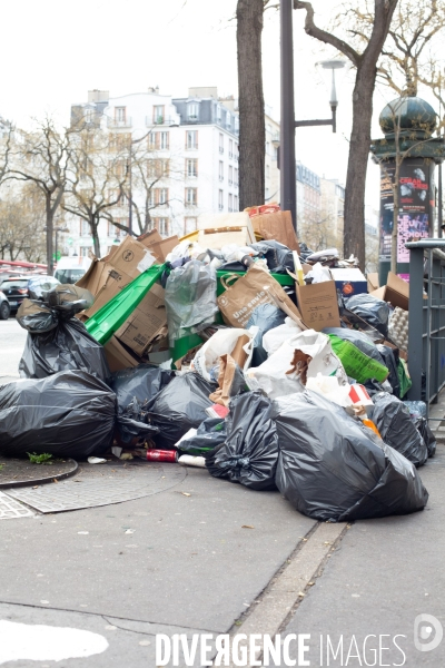 Grève des éboueurs, accumulation de poubelles pariennes