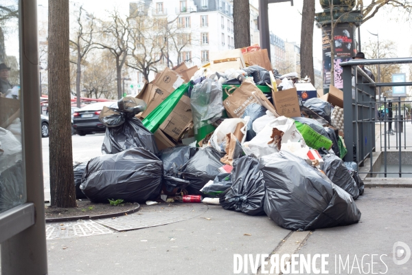 Grève des éboueurs, accumulation de poubelles pariennes
