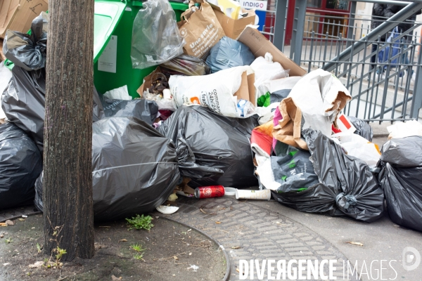 Grève des éboueurs, accumulation de poubelles pariennes