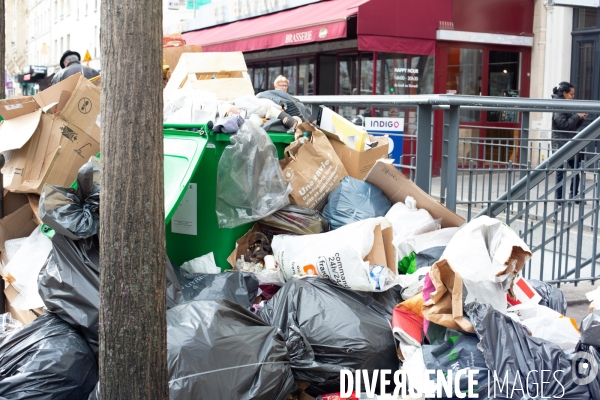 Grève des éboueurs, accumulation de poubelles pariennes