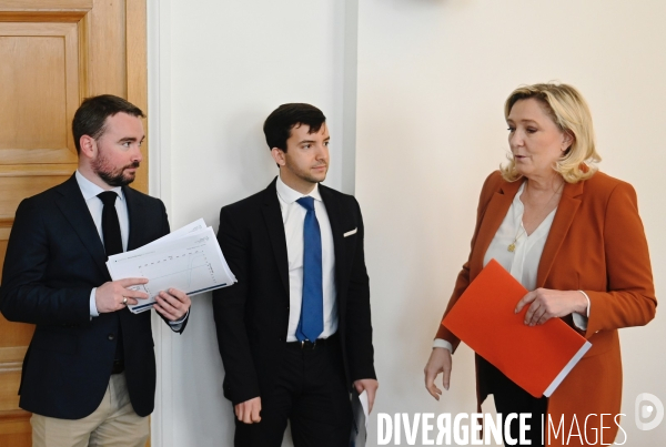 Conférence de presse de Marine Le Pen sur le projet de loi sur l accélération du nucléaire