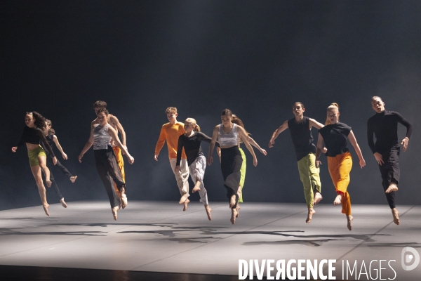 Demain c est loin ! - How can we live together ? - Lucy Guerin - Groupe Grenade