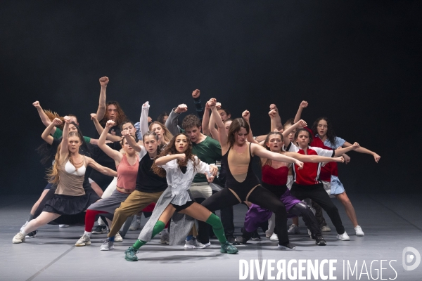 Demain c est loin ! - Room With a View - (LA) HORDE - Groupe Grenade