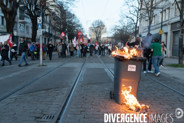 Colere sociale - manifestation spontanee contre le 49-3 Dijon
