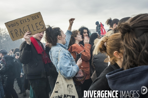 Manifestation spontanée place de la Concorde