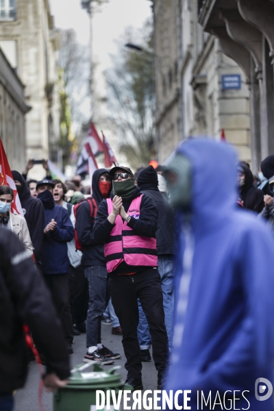 49.3 Passage en force d Elisabeth BORNE