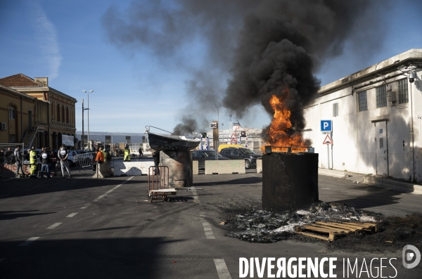 Vote des retraites vu du Port de Marseille