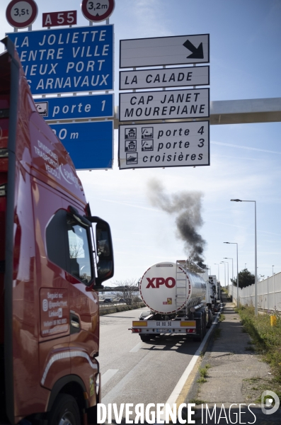 Vote des retraites vu du Port de Marseille