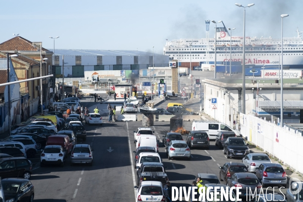 Vote des retraites vu du Port de Marseille