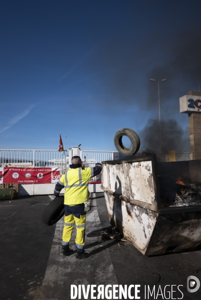 Vote des retraites vu du Port de Marseille