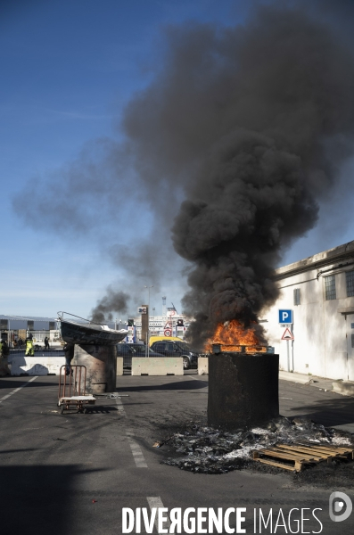 Vote des retraites vu du Port de Marseille