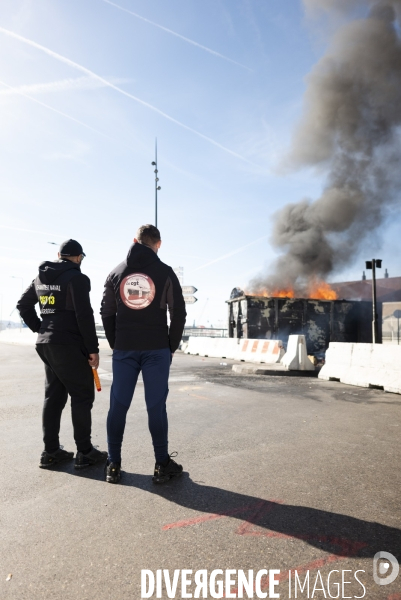 Vote des retraites vu du Port de Marseille