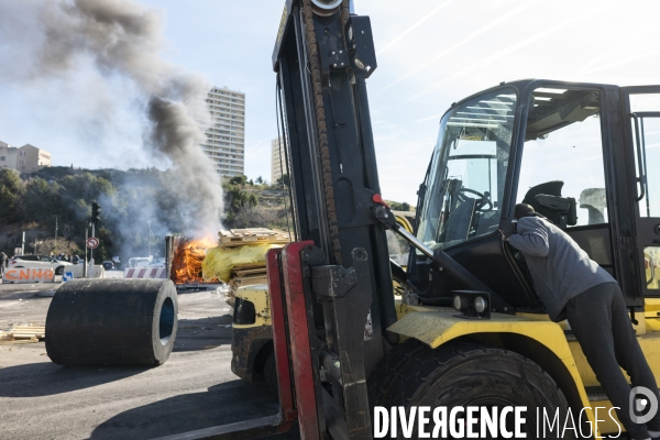 Vote des retraites vu du Port de Marseille