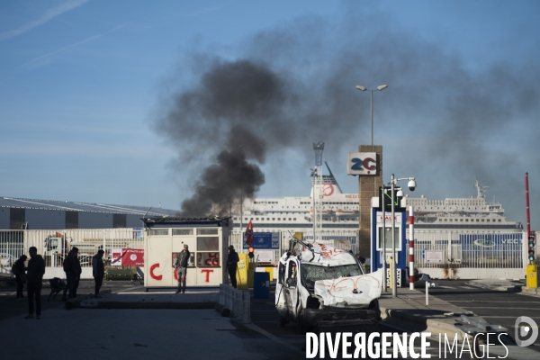Vote des retraites vu du Port de Marseille