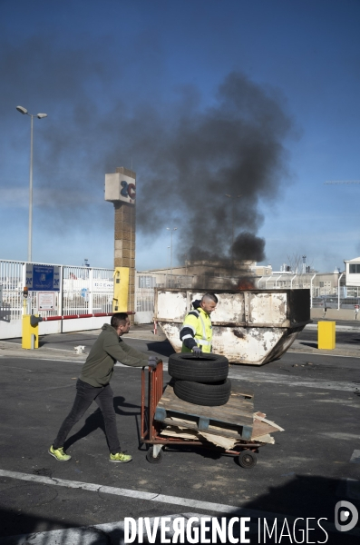 Vote des retraites vu du Port de Marseille