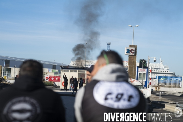 Vote des retraites vu du Port de Marseille