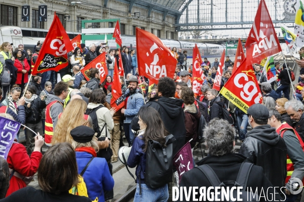 RETRAITE, Blocage par l intersyndicale des voies de trains à la gare de Bordeaux