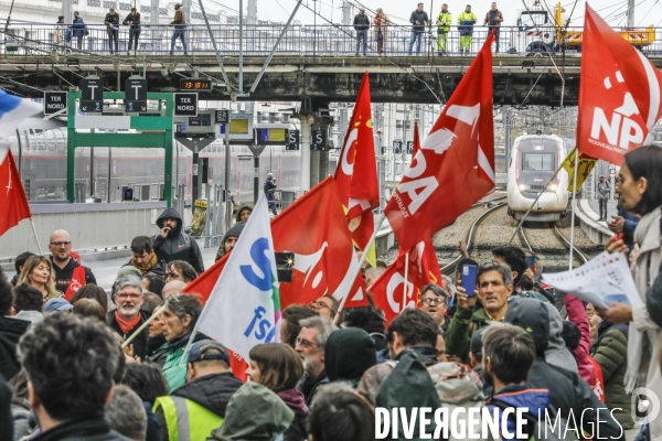 RETRAITE, Blocage par l intersyndicale des voies de trains à la gare de Bordeaux