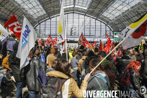 RETRAITE, Blocage par l intersyndicale des voies de trains à la gare de Bordeaux