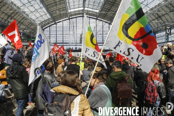 RETRAITE, Blocage par l intersyndicale des voies de trains à la gare de Bordeaux