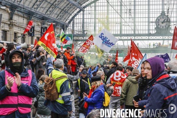 RETRAITE, Blocage par l intersyndicale des voies de trains à la gare de Bordeaux