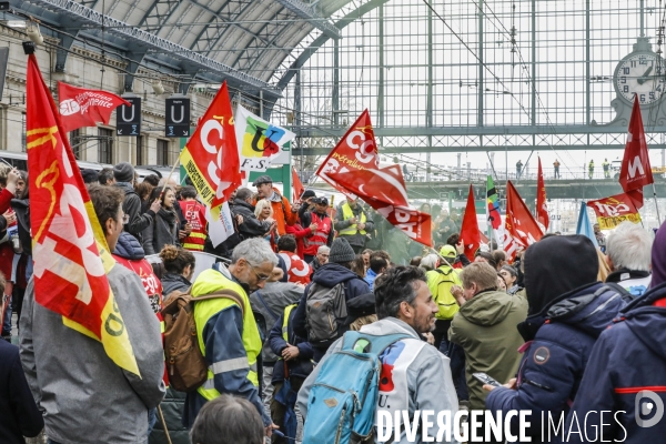 RETRAITE, Blocage par l intersyndicale des voies de trains à la gare de Bordeaux