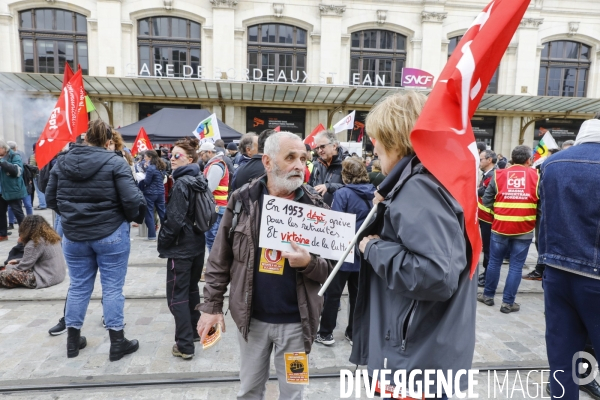 RETRAITE, Blocage par l intersyndicale des voies de trains à la gare de Bordeaux